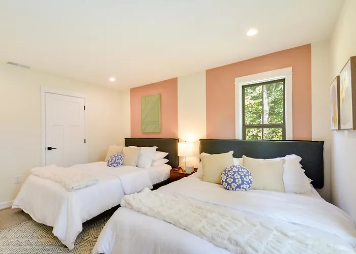 The Linden, Large & Luxurious Galena Escape!